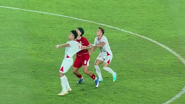 03-1785771975-bui-hoang-viet-anh-do-mau-trong-chien-thang-3-0-cua-tuyen-viet-nam-truoc-indonesia