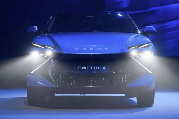 04-1785806475-omoda-4-ev-ra-mat-co-ca-thuan-dien-va-hybrid-doi-cung-cua-yaris-cross-va-mitsubishi-xforce