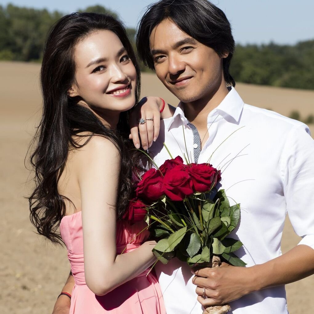 Vợ chồng Thư Kỳ, Phùng Đức Luân. Ảnh: Sina