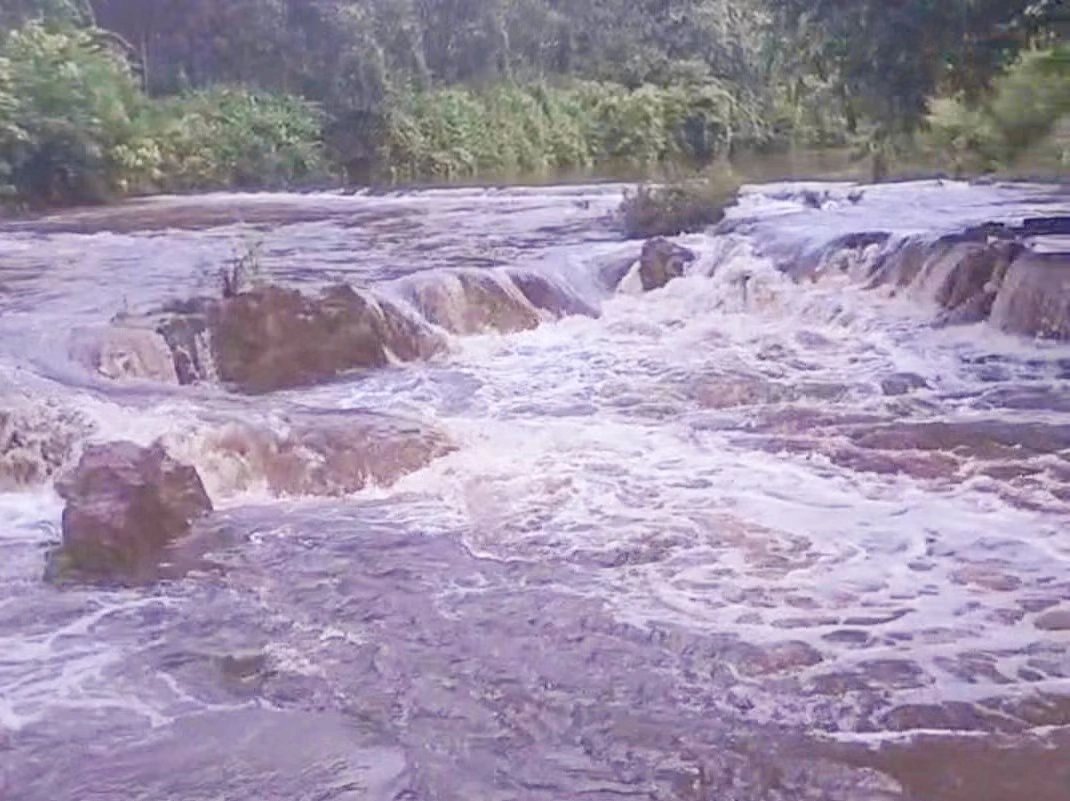 04-1785807329-thanh-hoa-suoi-doi-mau-boc-mui-hoi-keo-dai-nhieu-km-dia-phuong-de-nghi-cong-an-vao-cuoc-xac-minh