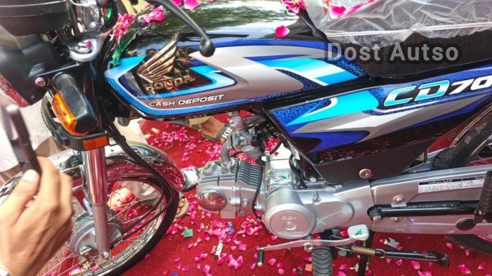 04-1785812328-honda-chinh-thuc-ra-mat-huyen-thoai-con-tay-moi-gia-15-trieu-dong-dau-an-vang-son-khac-biet-honda-winner-r