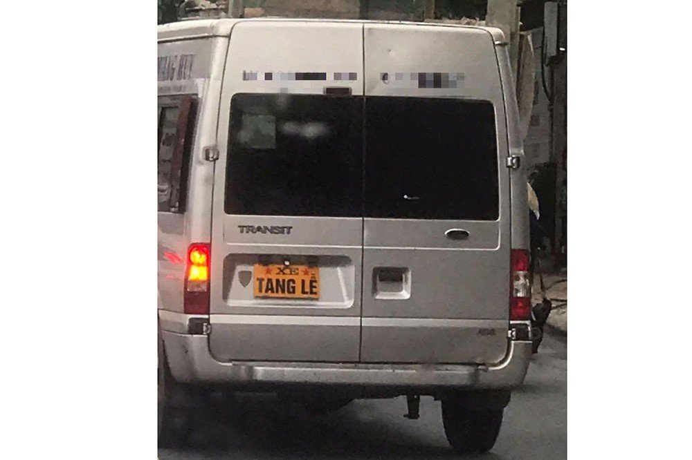 04-1785817929-tai-xe-lay-bang-xe-tang-le-che-bien-so-o-to