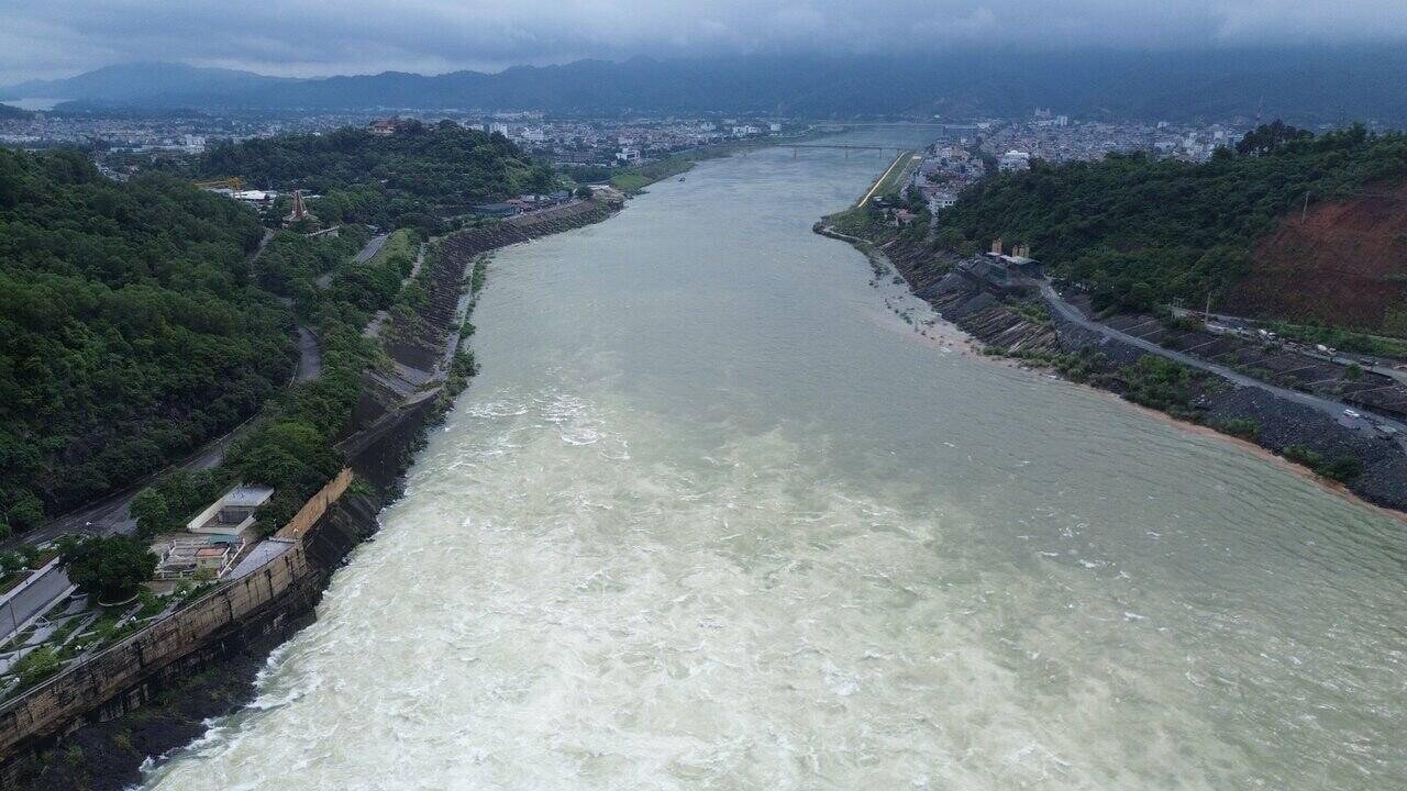 04-1785847655-canh-bao-dot-lu-moi-tren-cac-song-bac-bo-va-thanh-hoa-nguy-co-cao-xay-ra-lu-quet-sat-lo-dat