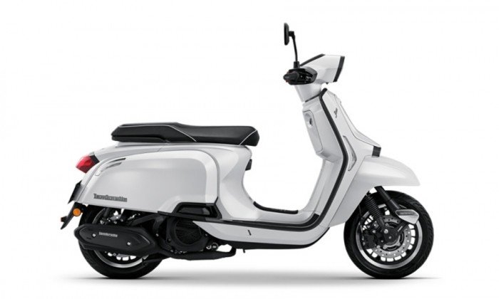 05-1785915626-lambretta-j-125-moi-duoc-hoi-sinh-voi-cong-nghe-hien-dai-san-sang-canh-tranh-honda-sh-mode-125