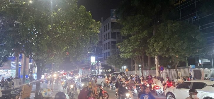 05-1785943256-nu-du-khach-duoc-moi-roi-chua-cau-hoi-an-sau-khi-mac-trang-phuc-khong-phu-hop