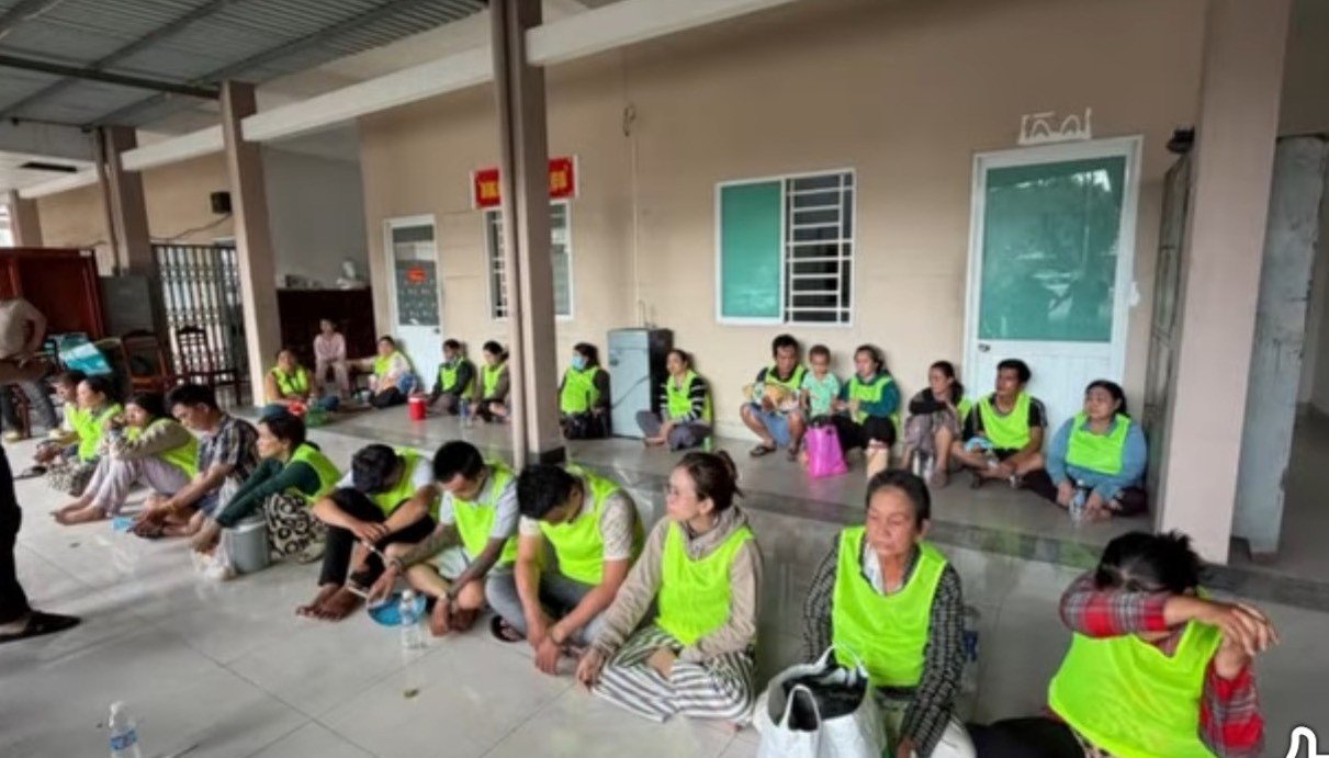 06-1785990049-bang-nhom-28-doi-tuong-chuyen-dan-canh-vay-rap-giat-phang-day-chuyen-vang-cua-du-khach-tai-lien-hoa-bao-thap
