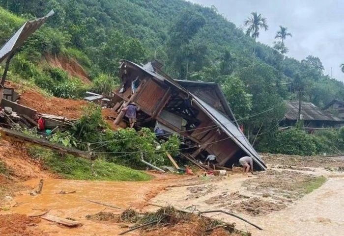 07-1786097528-sat-lo-o-thanh-hoa-dien-bien-phuc-tap-nhieu-ho-dan-phai-so-tan-khan-cap