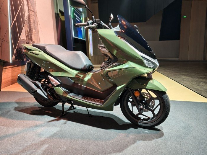 08-1786161112-honda-chinh-thuc-ra-mat-at-chu-bai-xe-tay-ga-160cc-moi-gia-77-trieu-dong-dep-hon-ca-sh-va-sh-mode