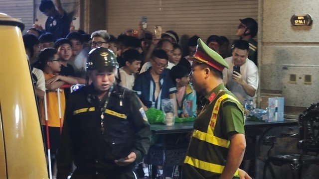08-1786180340-nguoi-dung-sau-huan-hoa-hong-nam-giu-nhieu-bi-mat-co-dong-thai-la-sau-khi-cong-an-den-nha-giang-ho-mang