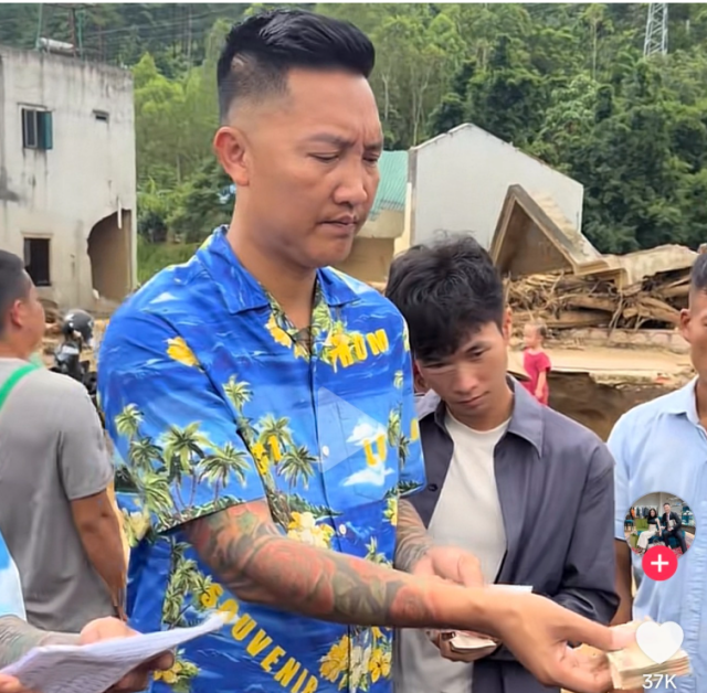 08-1786180341-nguoi-dung-sau-huan-hoa-hong-nam-giu-nhieu-bi-mat-co-dong-thai-la-sau-khi-cong-an-den-nha-giang-ho-mang