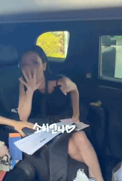 08-1786180552-ky-niem-10-nam-ra-mat-cua-blackpink-jisoo-bat-khoc-nuc-no-cac-thanh-vien-dong-loat-xin-loi-fan