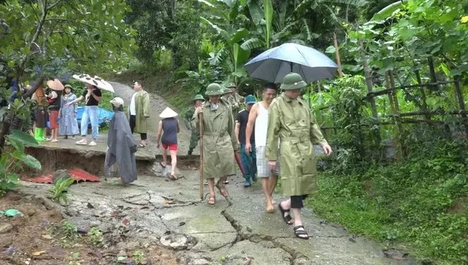 09-1786237797-thanh-hoa-xuat-hien-vet-nut-lon-keo-dai-khan-cap-di-doi-17-ho-dan-khoi-vung-nguy-hiem