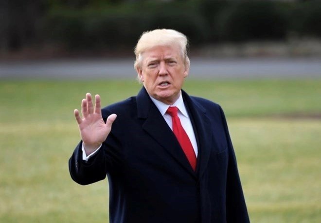10-1786335842-tiem-kich-f-16-my-chan-nhieu-may-bay-gan-san-golf-cua-ong-trump