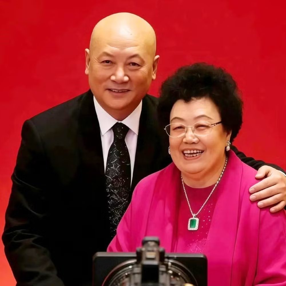 "Đường Tăng" Trì Trọng Thụy bị xóa tên khỏi các công ty của vợ tỷ phú - Ảnh 1.