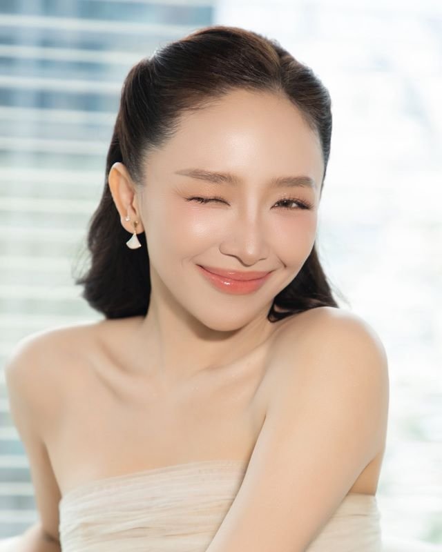 10-1786361706-ca-si-viet-tung-bo-hoc-y-vi-dam-me-ca-hat-nay-duoc-don-nhan-gan-700-trieu-dong-moi-show