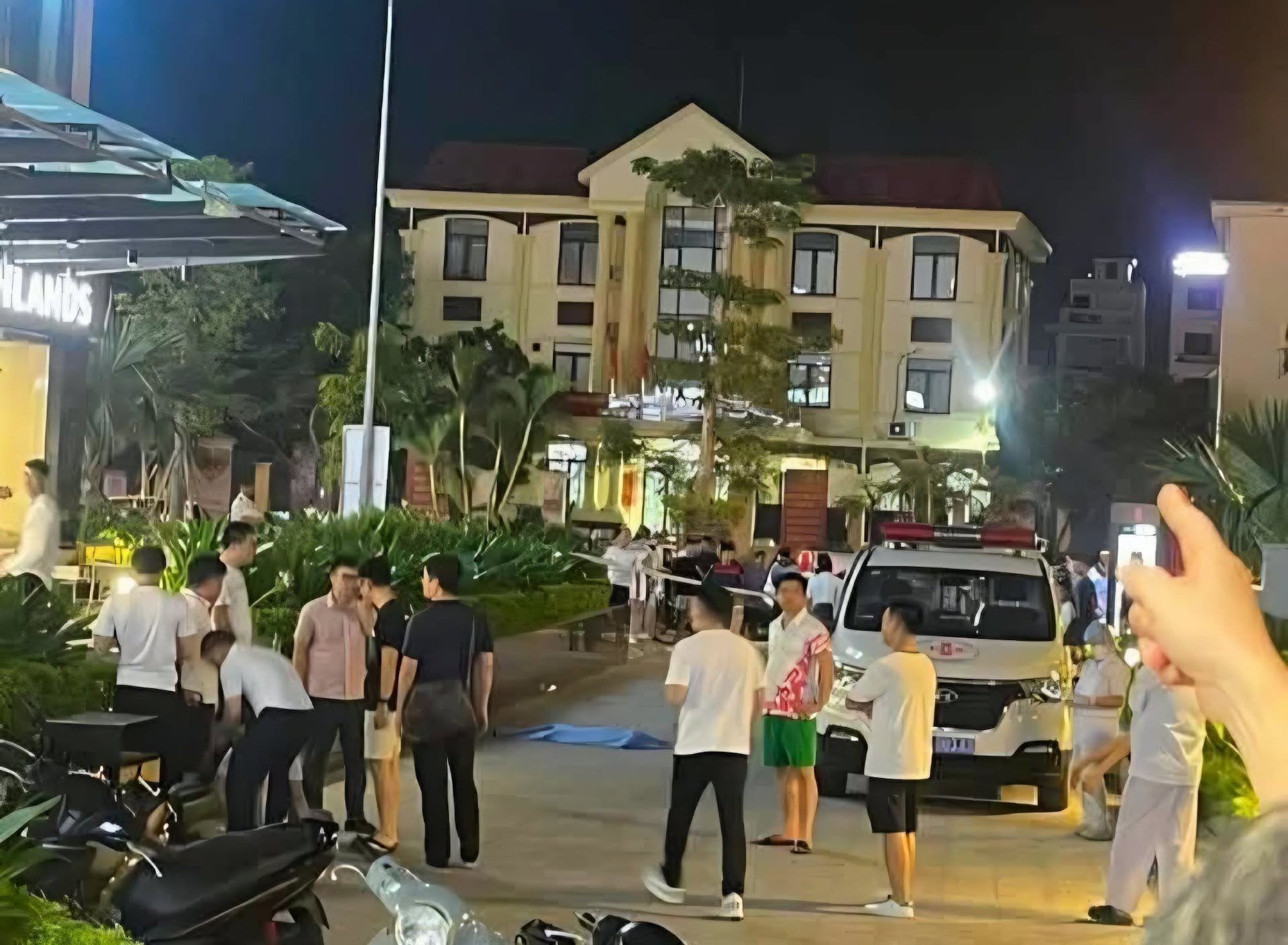 10-1786379466-be-trai-7-tuoi-roi-tu-tang-15-chung-cu-o-hai-phong-tu-vong-tai-cho