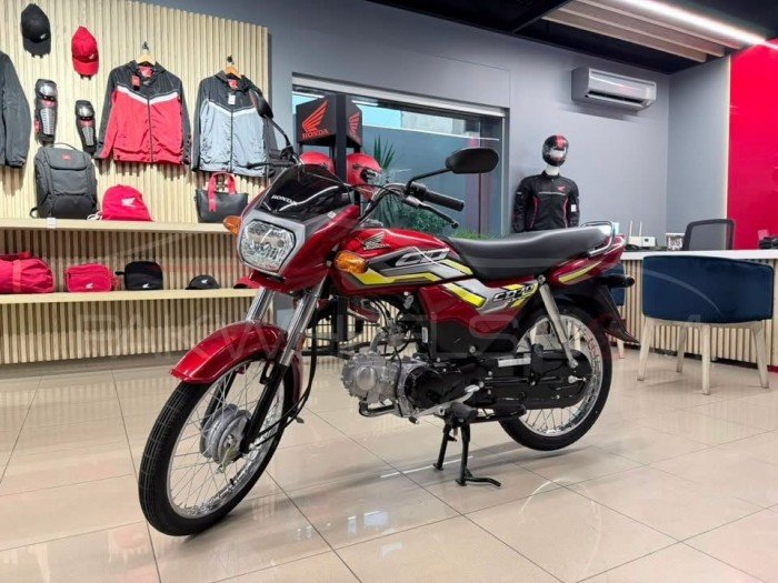 11-1786416739-honda-chinh-thuc-ra-mat-huyen-thoai-con-tay-72cc-gia-16-trieu-dong-co-dien-hon-ca-honda-winner-r