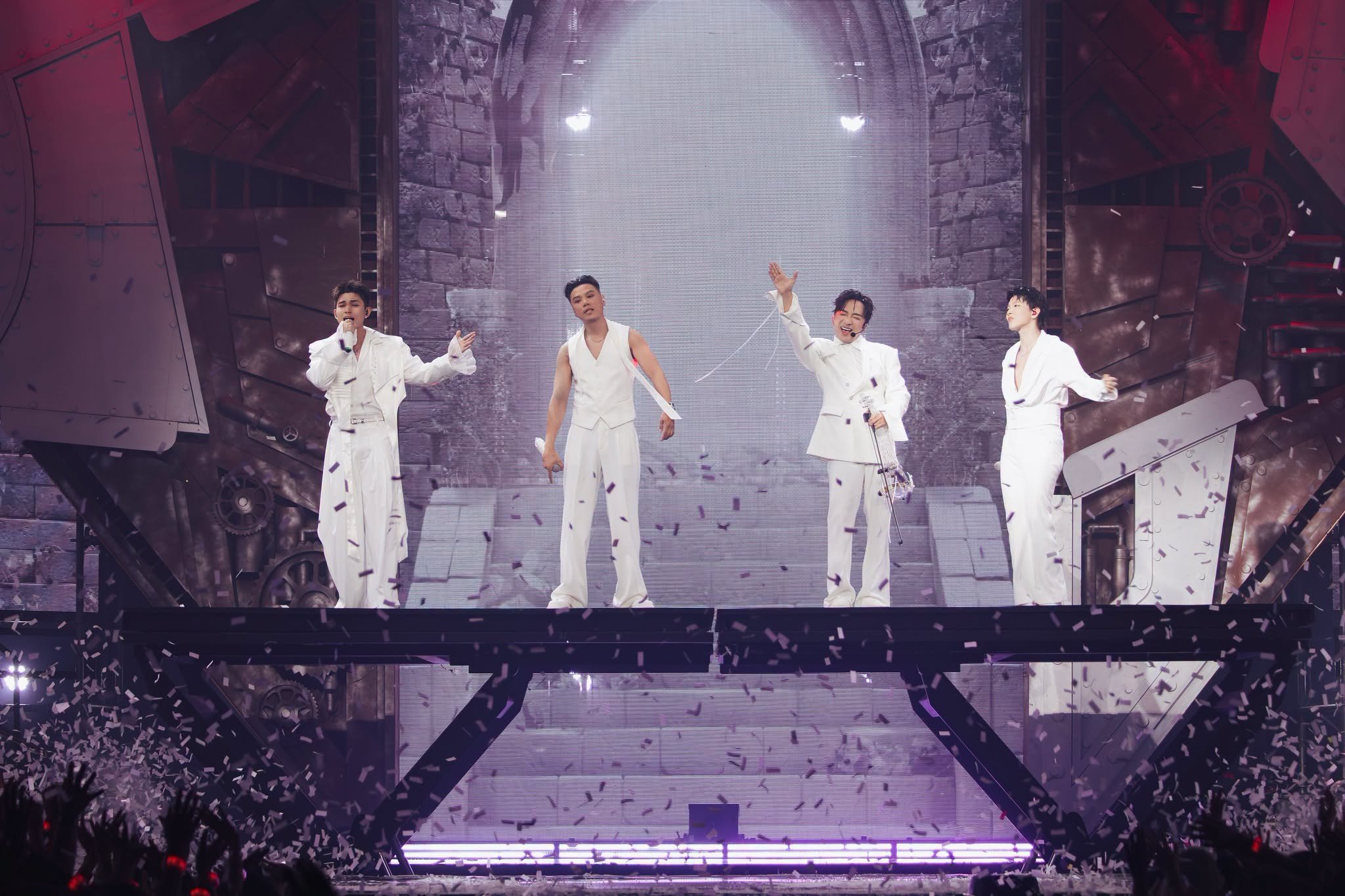 11-1786418043-gia-ve-concert-anh-trai-vuot-ngan-chong-gai-2026-tang-manh-muc-cao-nhat-len-toi-10-trieu-dong