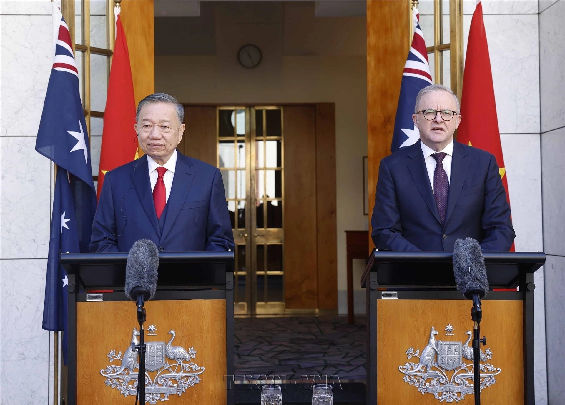 11-1786431051-australia-ban-21-phat-dai-bac-chao-don-tong-bi-thu-chu-tich-nuoc-to-lam