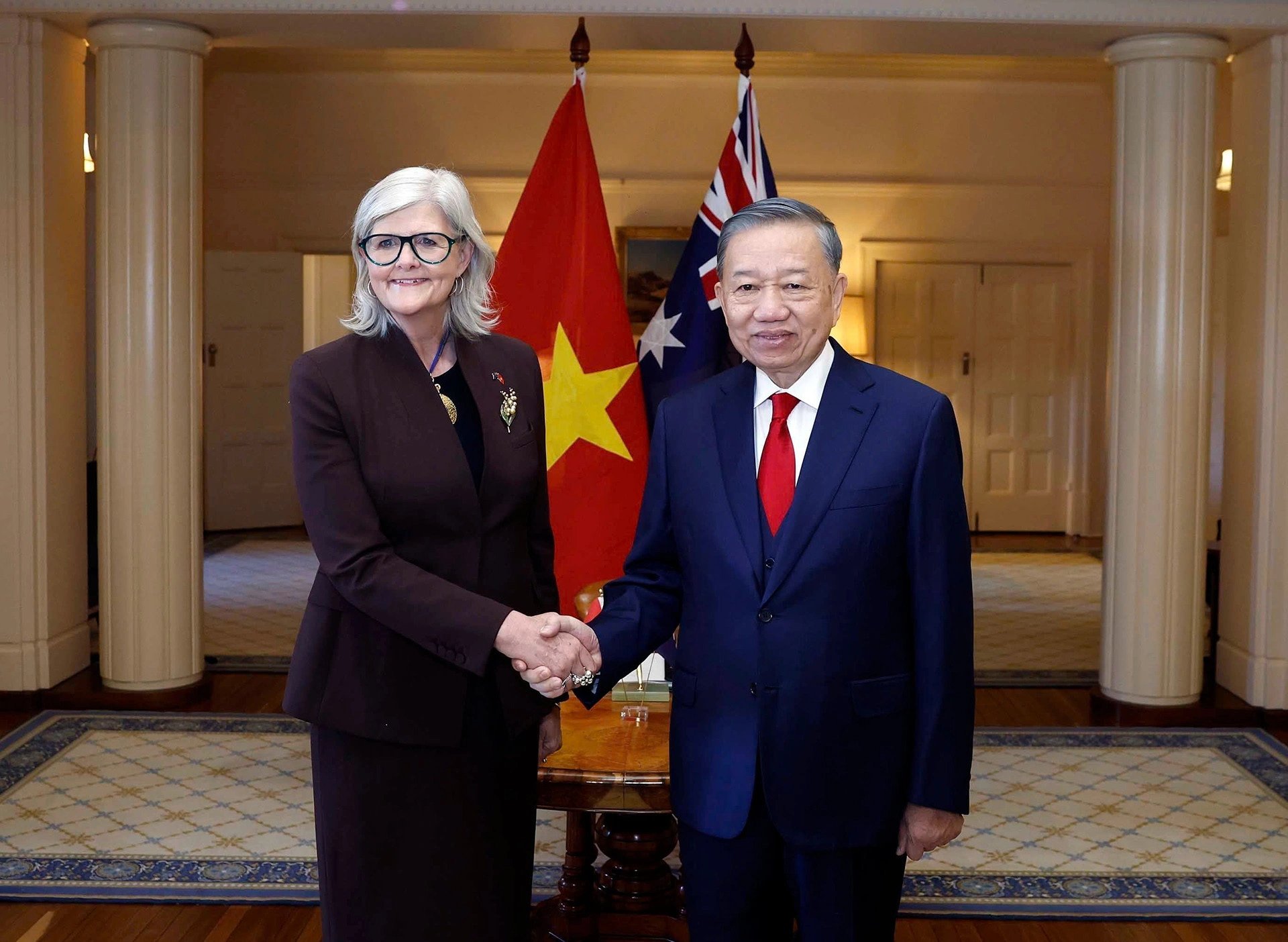 11-1786431051-australia-ban-21-phat-dai-bac-chao-don-tong-bi-thu-chu-tich-nuoc-to-lam