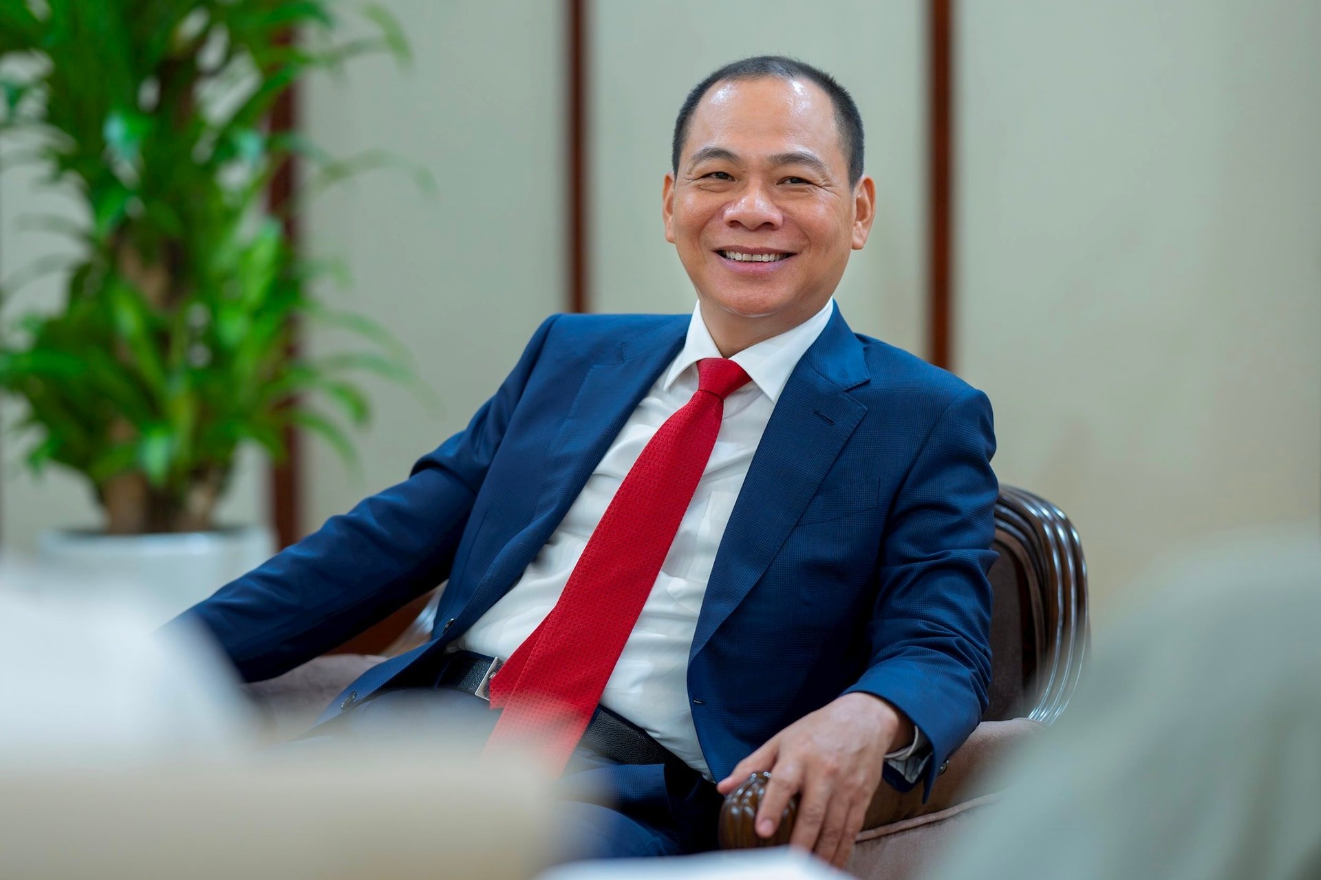 11-1786451213-vingroup-doi-logo-moi-nhan-dip-ky-niem-33-nam-thanh-lap