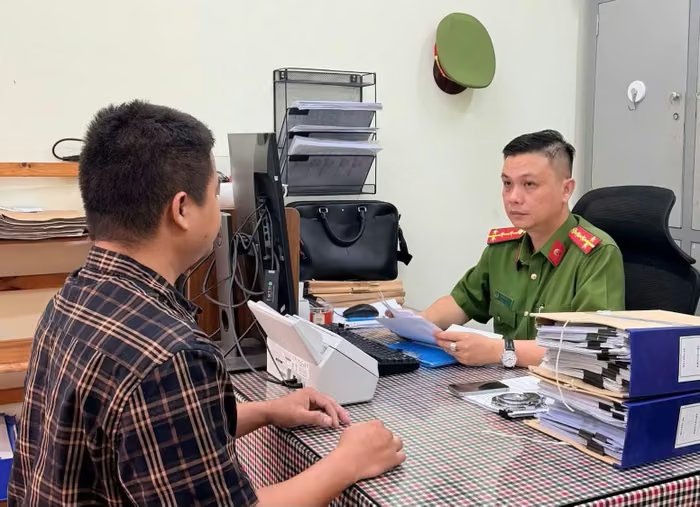 12-1786497681-khoi-to-bat-tam-giam-chu-nha-sach-buon-ban-hon-33000-cuon-sach-gia