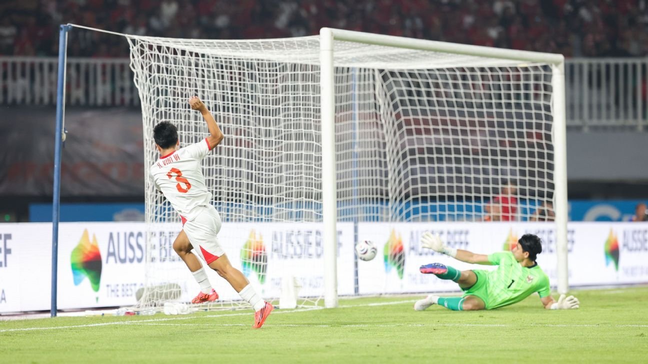 12-1786502253-hlv-kim-sang-sik-bat-ngo-nhan-tin-du-truoc-ban-ket-asean-cup