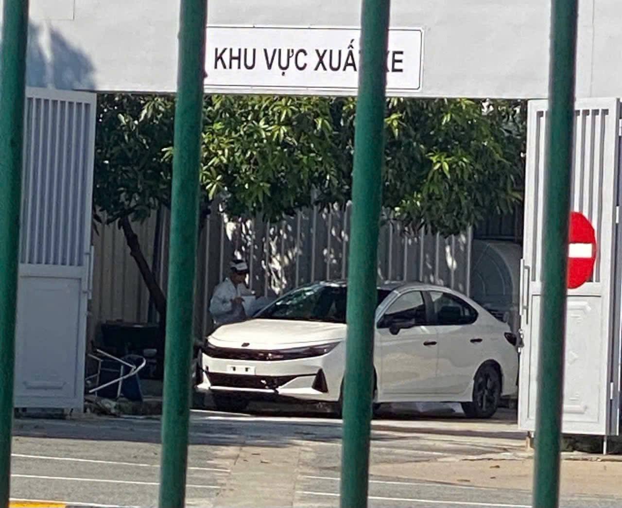 12-1786502704-honda-city-2026-bat-ngo-xuat-hien-khong-che-chan-tai-nha-may-viet-nam-san-sang-dau-vios-va-accent