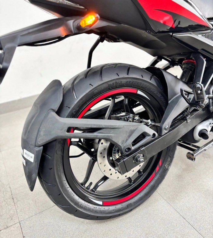 12-1786525820-vua-con-tay-165cc-moi-chinh-thuc-ve-dai-ly-gia-40-trieu-dong-phan-khuc-chat-hon-ca-honda-winner-r