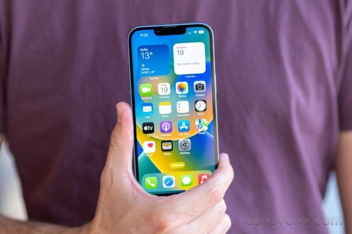 13-1786582146-iphone-13-iphone-14-iphone-16e-van-la-top-3-iphone-gia-re-trang-bi-manh-dang-mua-nhat-thang-8