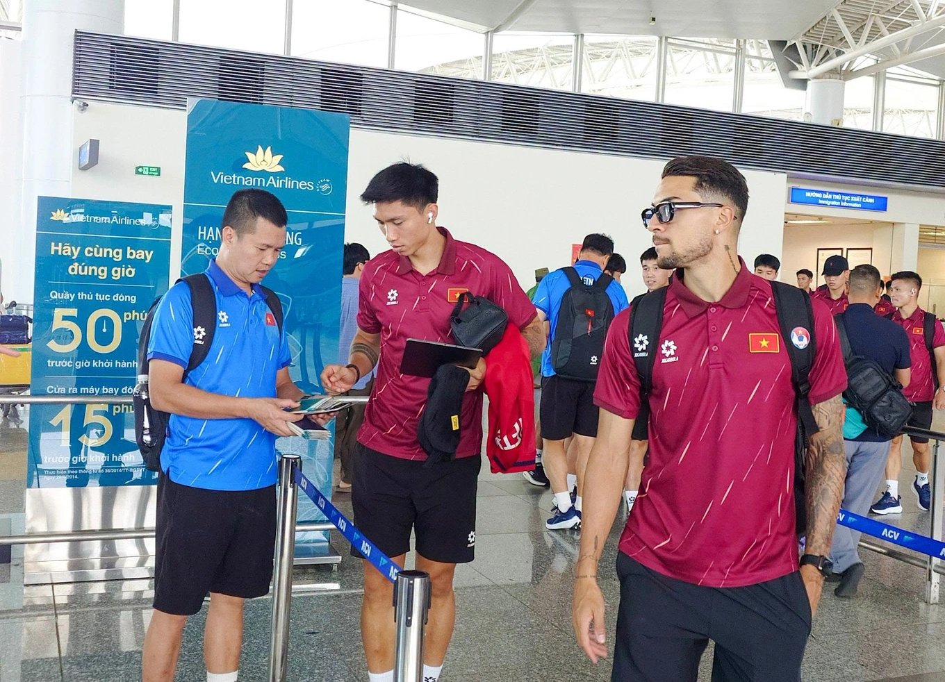 13-1786608991-doi-tuyen-viet-nam-len-duong-sang-malaysia-huong-den-ban-ket-asean-cup-2026