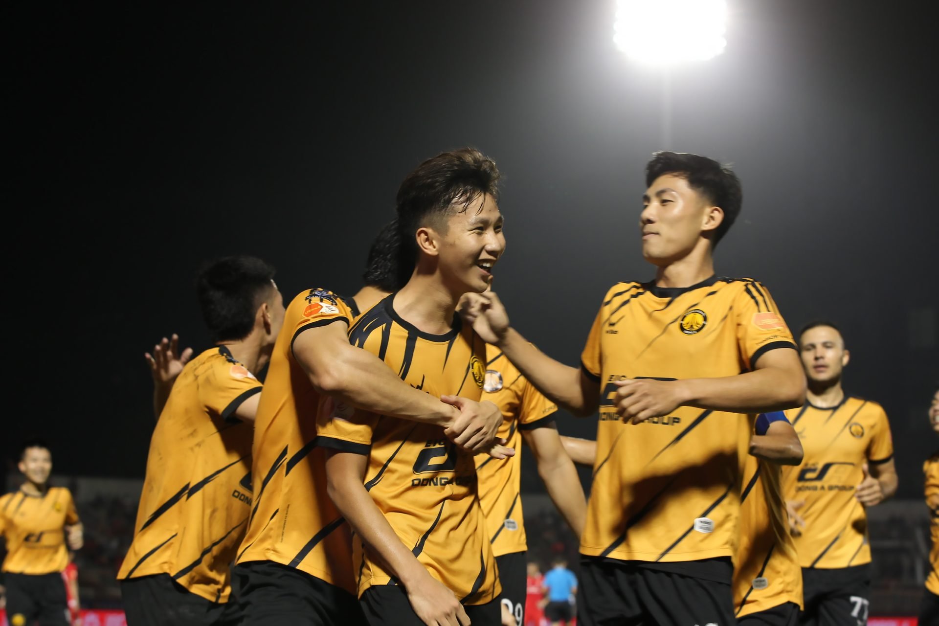 14-1786721486-fifa-go-an-cam-chuyen-nhuong-cho-clb-thanh-hoa