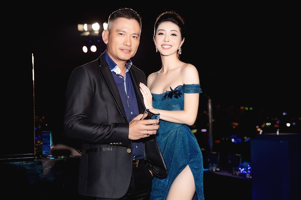 15-1786757901-jennifer-pham-chia-se-ve-cho-dua-thuc-su-dang-sau-cuoc-hon-nhan-vien-man-voi-chong-dai-gia