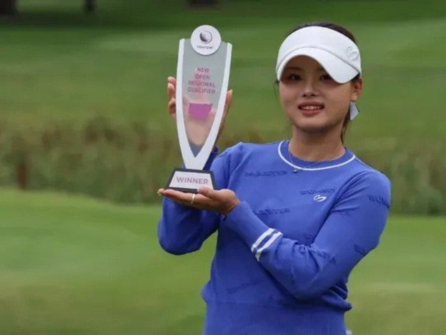 15-1786767705-nu-golfer-moi-noi-bat-ngo-qua-doi-o-tuoi-18