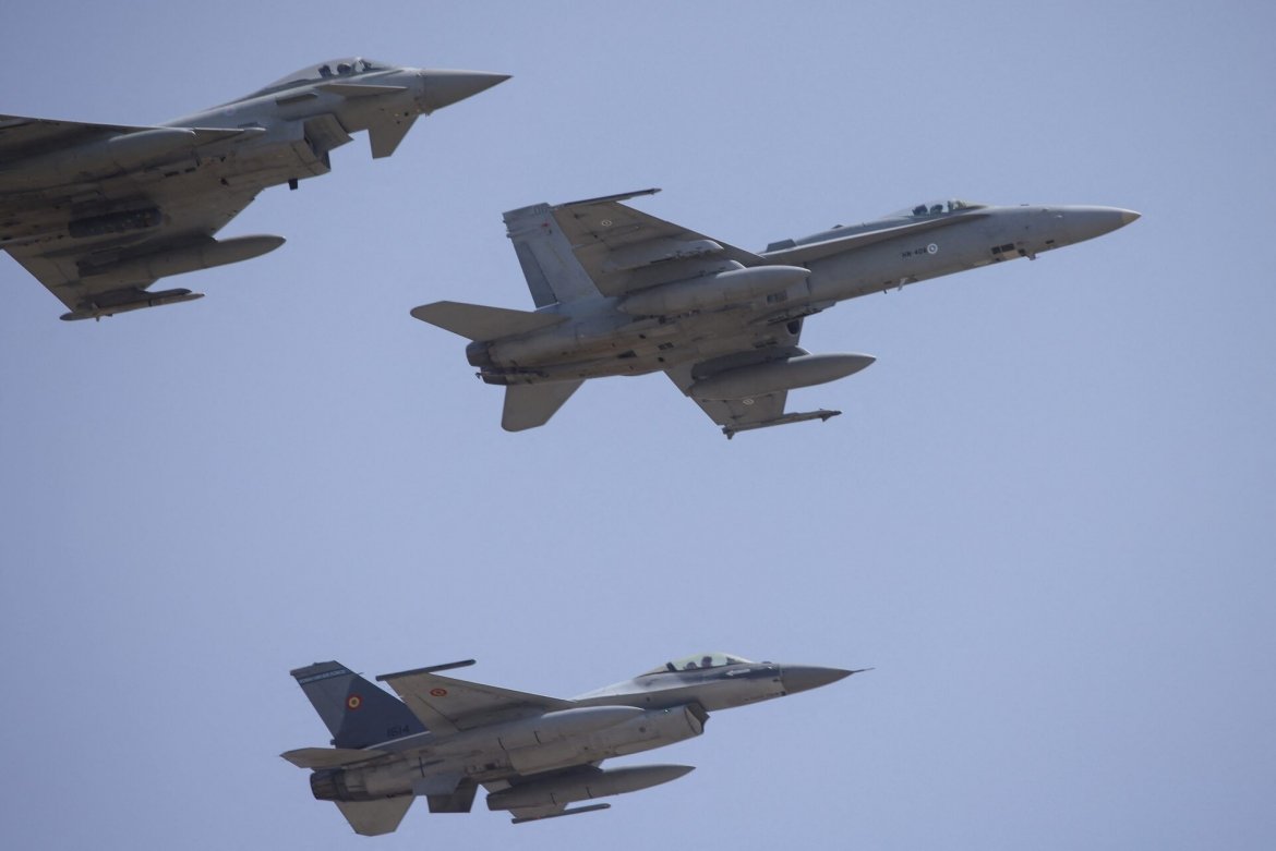 16-1786878332-tiem-kich-f-18-cua-nato-ban-ha-uav-xam-nhap-khong-phan-romania