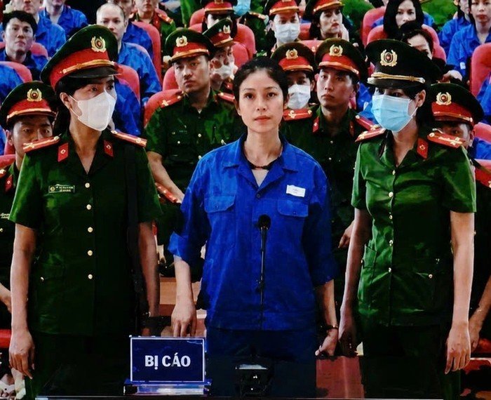 Bị cáo Nguyễn Đỗ Trúc Phương tại điểm cầu Trại tạm giam Chí Hòa (T30) - Ảnh chụp màn hình: QUANG ĐỊNH