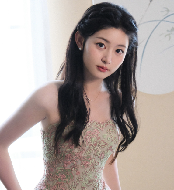 18-1787021164-dan-dien-vien-than-dieu-hiep-lu-moi-gay-tranh-cai-trieu-tinh-bi-che-khong-du-tam-dong-tieu-long-nu