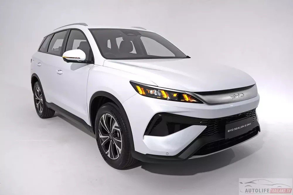 18-1787024917-byd-sealion-5-gia-du-kien-800-trieu-dong-chay-110km-khong-can-xang-da-bat-dau-nhan-coc-o-viet-nam