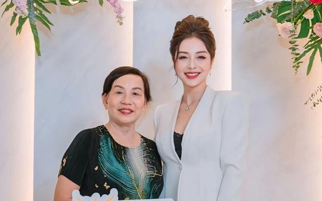 Mẹ đơn thân Vbiz được đại gia si mê: Mang Bentley cưới về, nhà chồng tỷ phú cưng hết mực - áº¢nh 6.