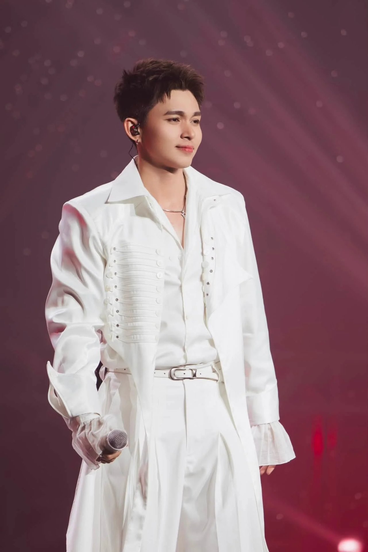 19-1787101458-vi-sao-loat-nghe-si-tro-lai-show-chong-gai-mua-2-lai-vap-phan-ung-trai-chieu