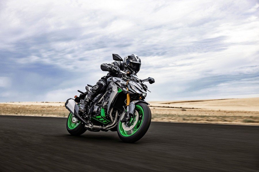 19-1787122889-sieu-mo-to-kawaski-ra-mat-ban-moi-de-net-honda-cb1000r-va-yamaha-mt-10