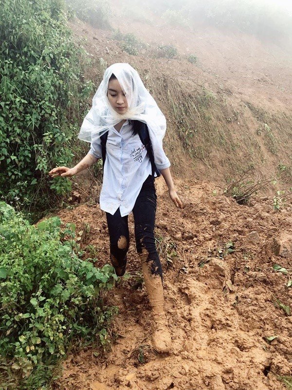 19-1787125964-10-nam-sau-du-an-cong-dien-len-ban-hoa-hau-do-my-linh-xuc-dong-tro-lai-cu-vai
