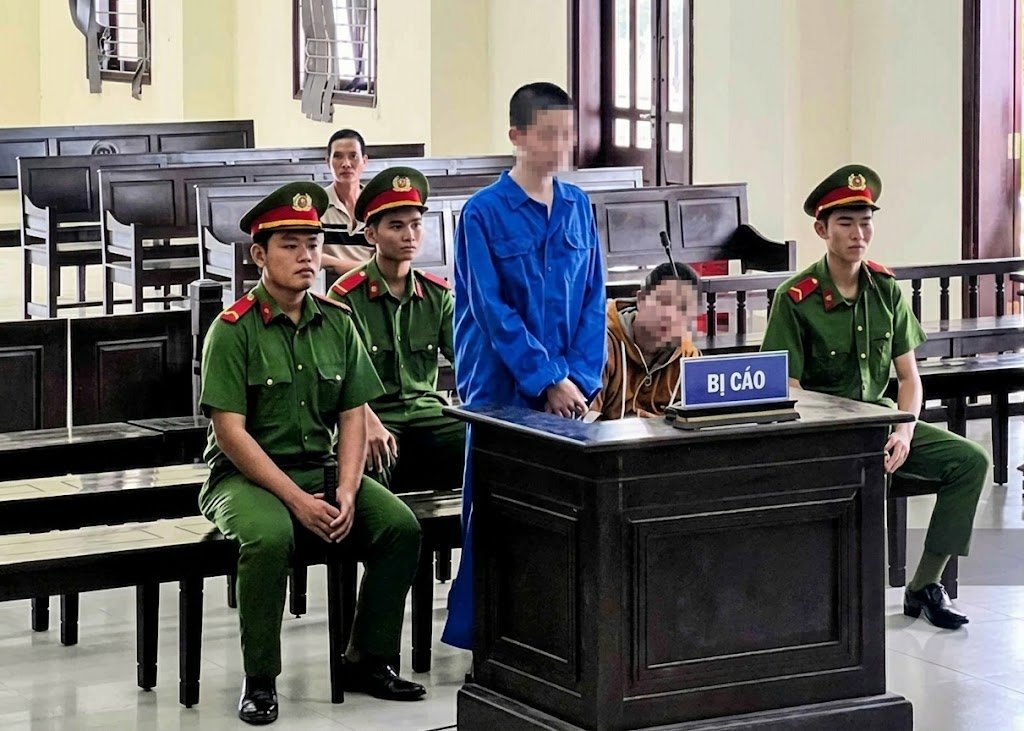 20-1787211731-mau-thuan-tien-boa-nam-thieu-nien-15-tuoi-mang-dao-di-lam-roi-dam-chet-dong-nghiep