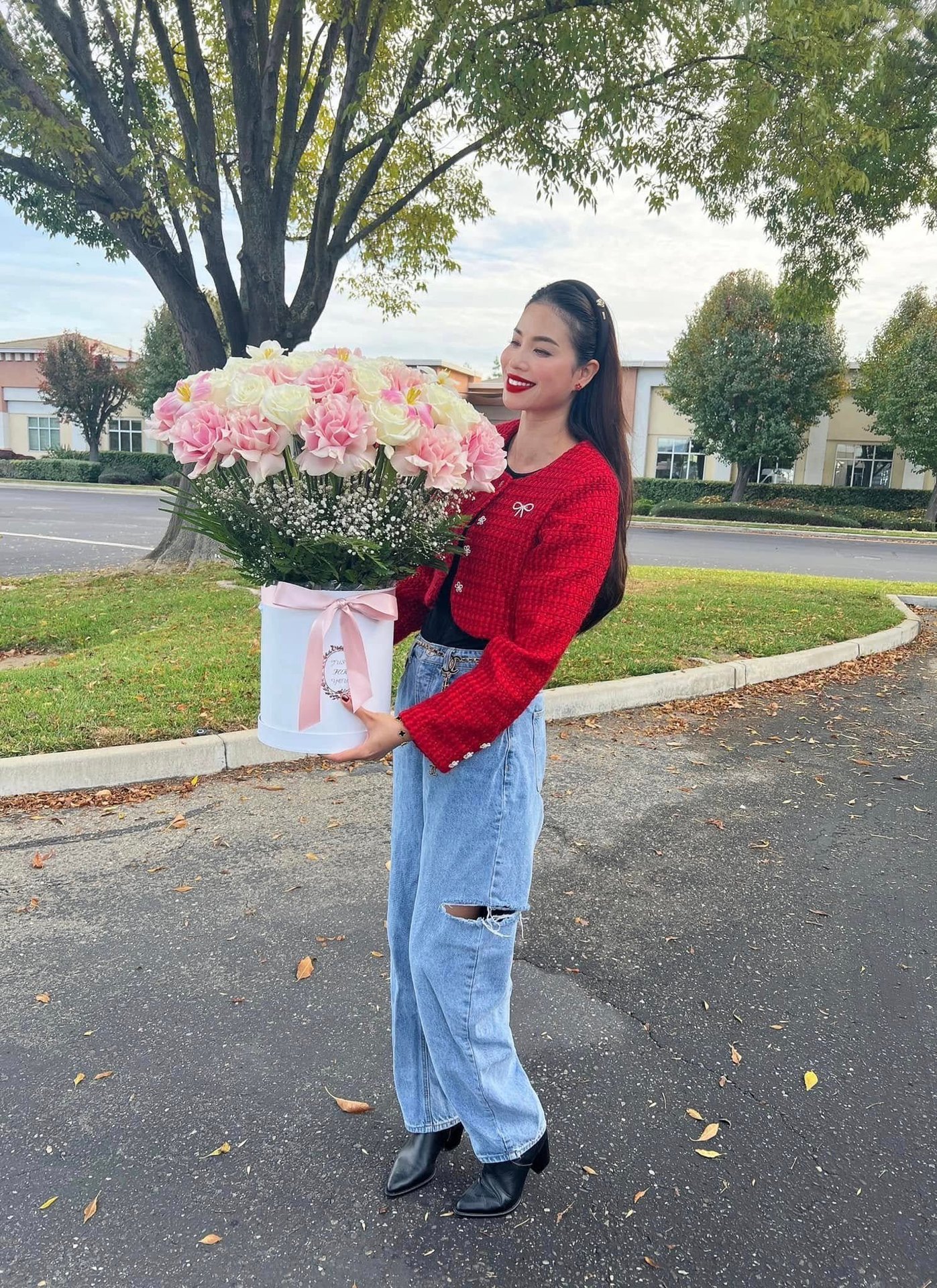 20-1787217963-roi-showbiz-pham-huong-gay-chu-y-voi-cong-viec-hai-ra-tien-o-my