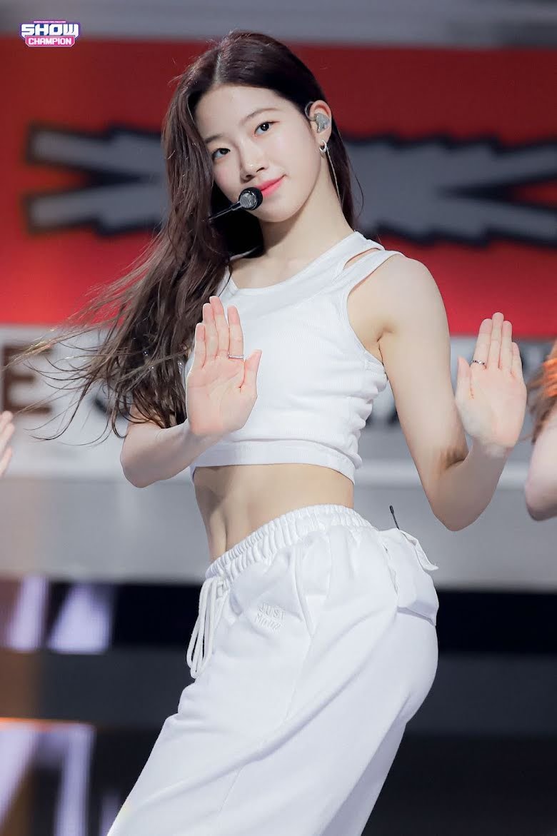 21-1787294639-nu-idol-kpop-khoe-voc-dang-cuc-pham-tiep-tuc-lot-de-cu-top-100-guong-mat-dep-nhat-the-gioi
