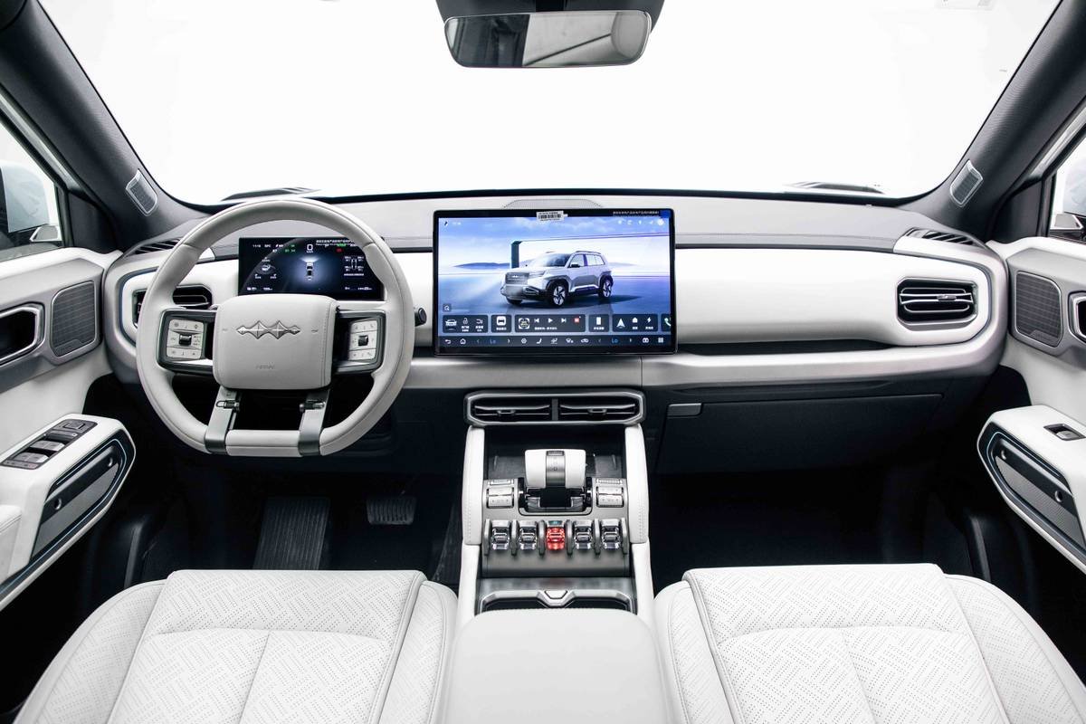 21-1787296083-suv-dien-byd-tai-3-dang-ky-ban-quyen-tai-viet-nam-tich-hop-drone-tren-noc-sac-sieu-nhanh-9-phut-gia-quy-doi-tu-560-trieu-dong