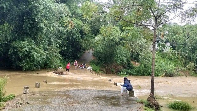 21-1787302689-mua-lu-dang-cao-giao-thong-thanh-hoa-bi-chia-cat-nhieu-thon-ban-bi-co-lap