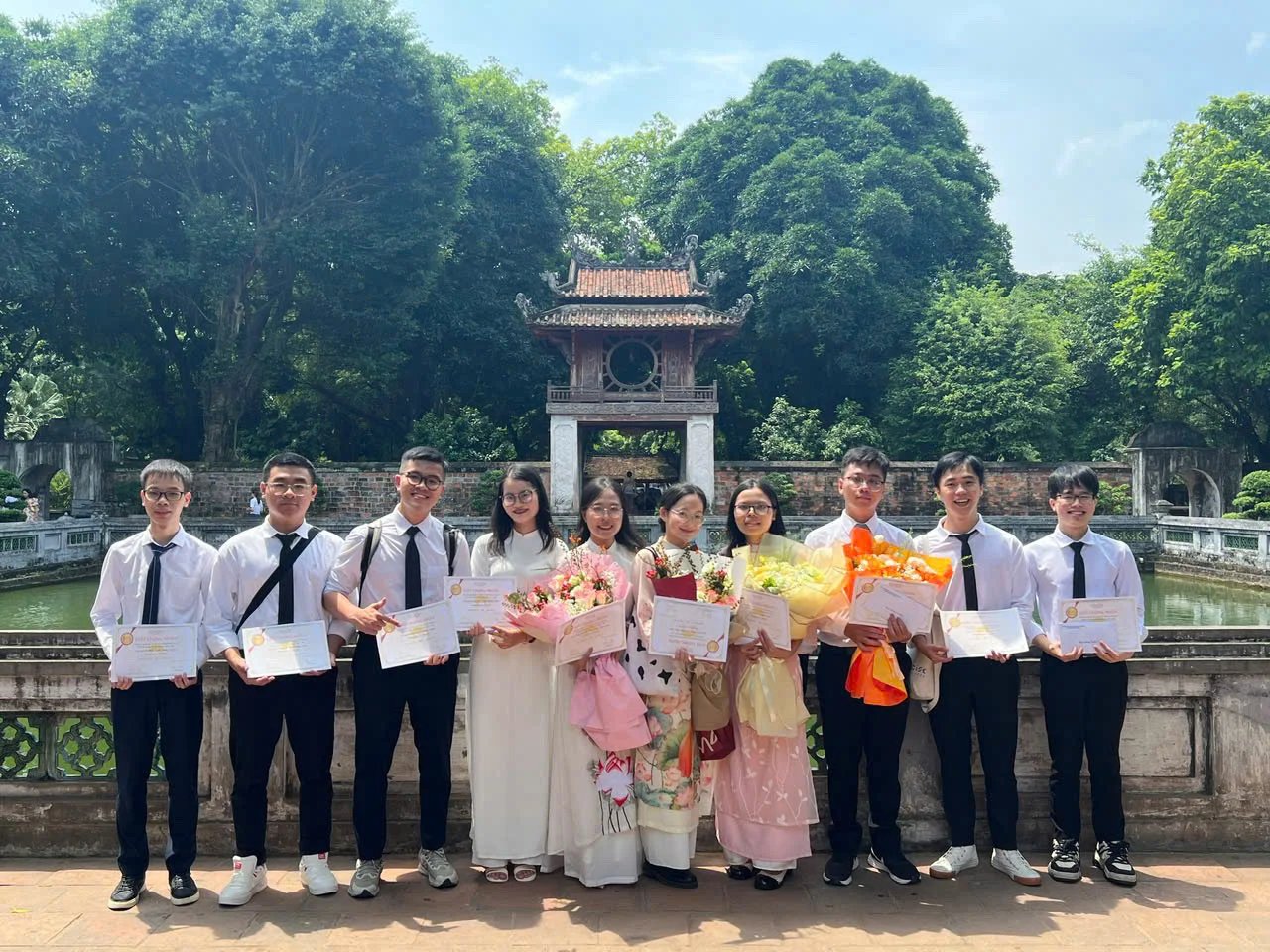 22-1787364213-tu-co-gai-suyt-truot-y-ha-noi-den-thu-khoa-sau-6-nam