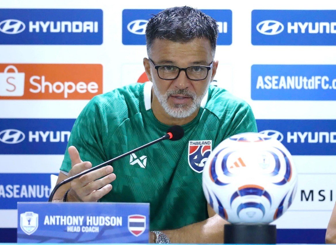 22-1787416471-hlv-kim-sang-sik-ngoi-khen-le-giang-patrik-xuat-than-khang-dinh-den-messi-hay-ronaldo-cung-kho-ghi-ban