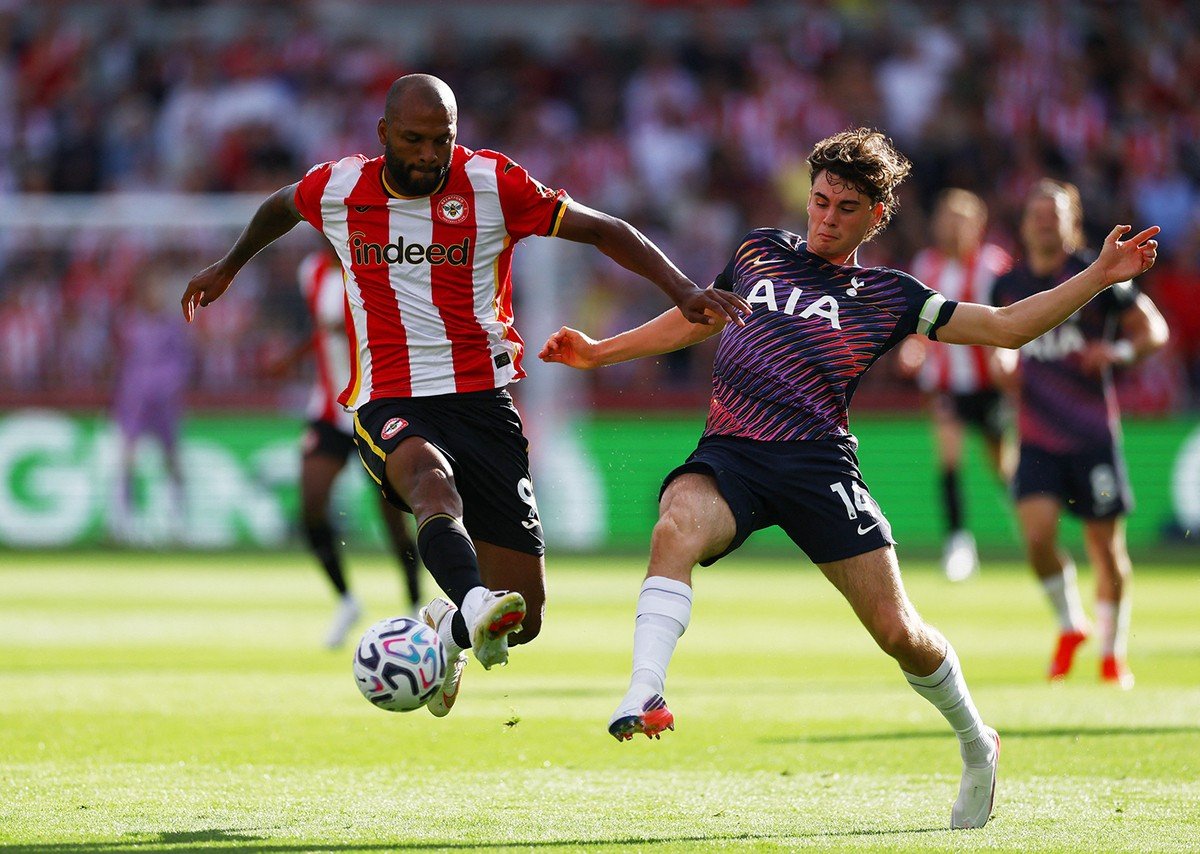 23-1787443622-tham-bai-truoc-brentford-tottenham-vo-mong-ngay-ra-mat-ngoai-hang-anh-cua-hlv-de-zerbi